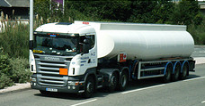 Camion de transporte de combustible 